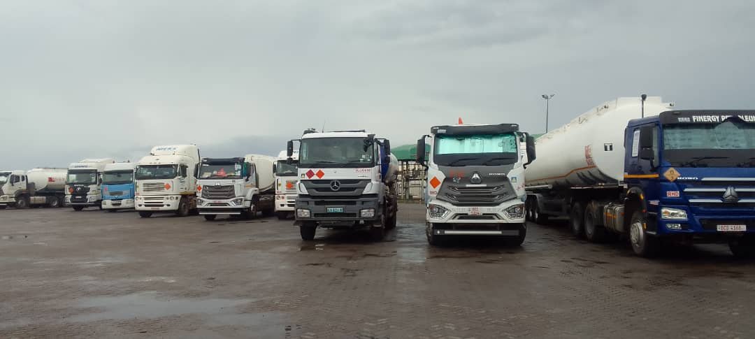 Camiões-cisterna de transporte de combustível